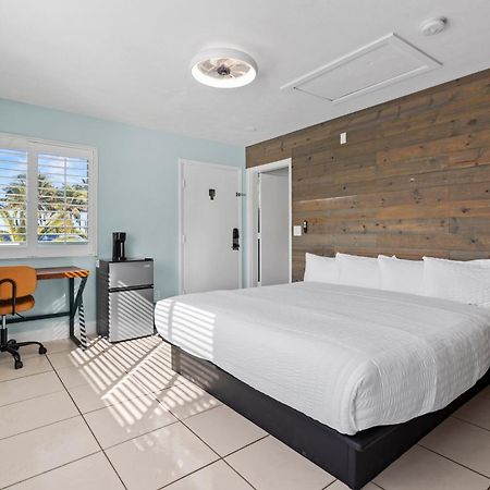 Standard Hotel Room - King Bed #2 Fort Pierce Buitenkant foto